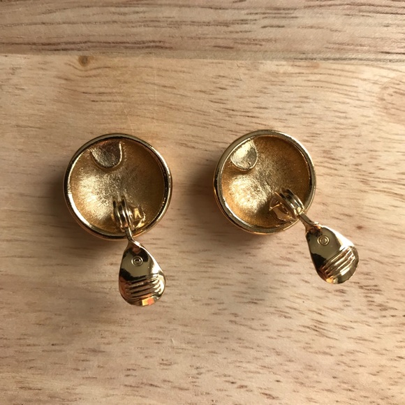 Vintage Gold Monet Clip On Earrings - Picture 3 of 3